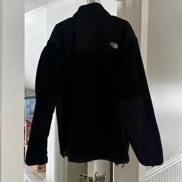 The North Face Black Full-Zip Jacket - Picture 3 of 3